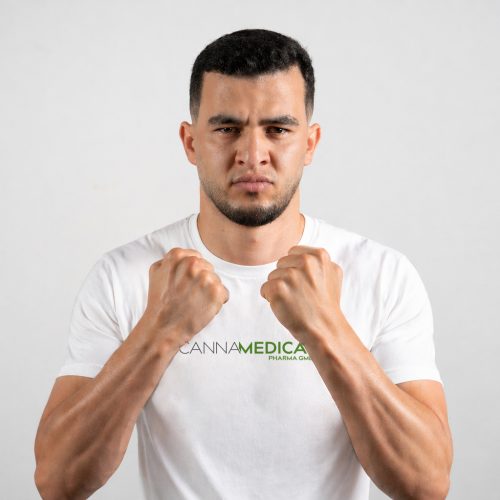 Portrait_YounesZaraa+Shirt+Logo